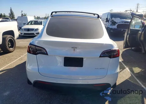 2021 Tesla Model Y z USA, uszkodzony, nr VIN 5YJYGDEE2MF294292